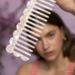 FLOWER COMB in Pearl - Image 7