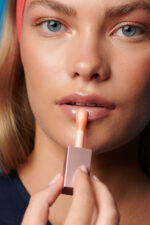 Plump & Glow Lip Jelly in Glacé Peach - Image 9